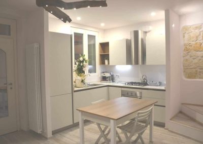 Casa a Numana Affitto casa vacanza Conero vista dal giardino soggiorno cucina due camere