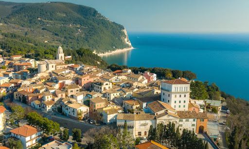 Vacanze Conero cosa vedere fare spiaggia mare casa in affitto estate