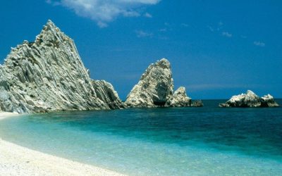 Le spiagge più belle di Sirolo: guida al mare della Riviera Conero