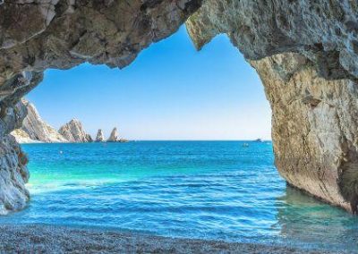 Spiaggia Due sorelle Sirolo grotta